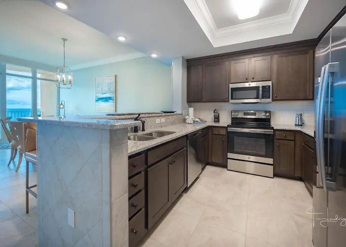 Phoenix Gulf Towers 1806 Apartment